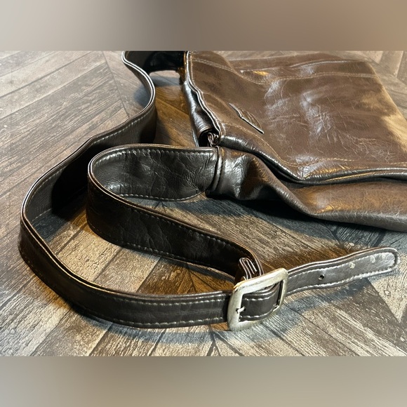 The Stone Dark Brown Women Leather Adjustable Strap Shoulder Bag - Picture 6 of 13